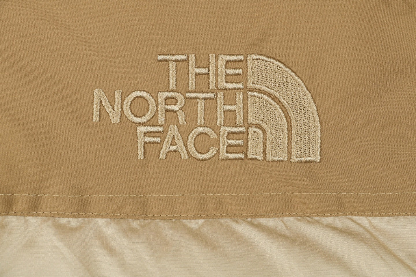 Abrigo The North Face 1996 Nuptse retro 700 Beige Unisex